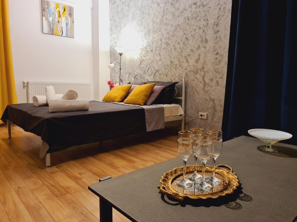 Ultracentral 5* Boutique Hotel Style Apartment. Brand New. 2 Rooms. Spacious. Free Parking Cluj Napoca Bagian luar foto