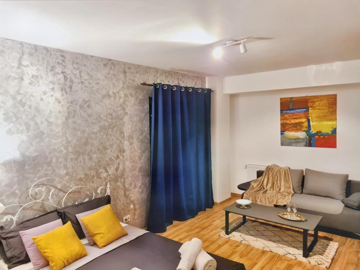 Ultracentral 5* Boutique Hotel Style Apartment. Brand New. 2 Rooms. Spacious. Free Parking Cluj Napoca Bagian luar foto