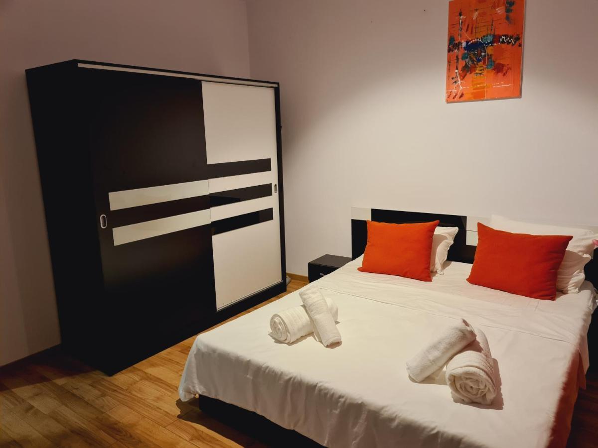 Ultracentral 5* Boutique Hotel Style Apartment. Brand New. 2 Rooms. Spacious. Free Parking Cluj Napoca Bagian luar foto