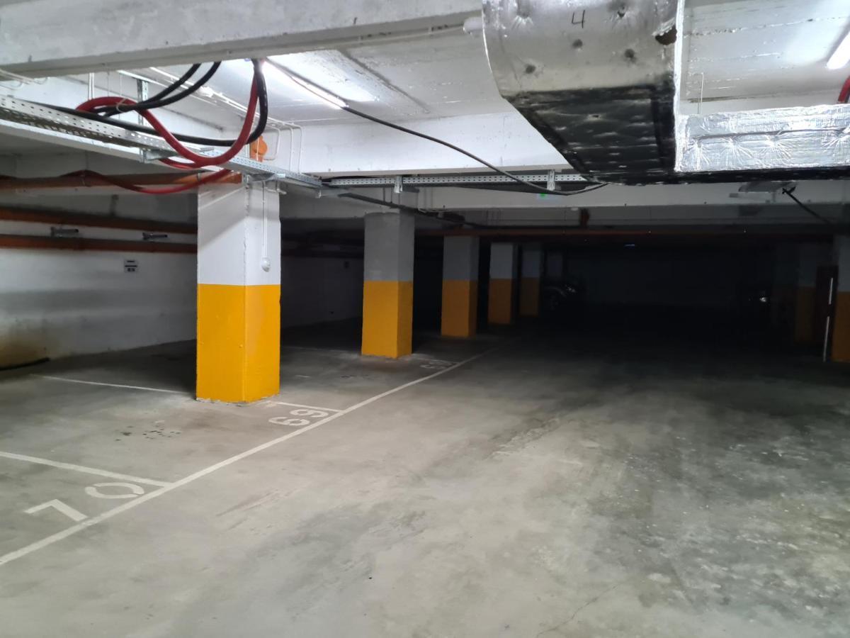 Ultracentral 5* Boutique Hotel Style Apartment. Brand New. 2 Rooms. Spacious. Free Parking Cluj Napoca Bagian luar foto