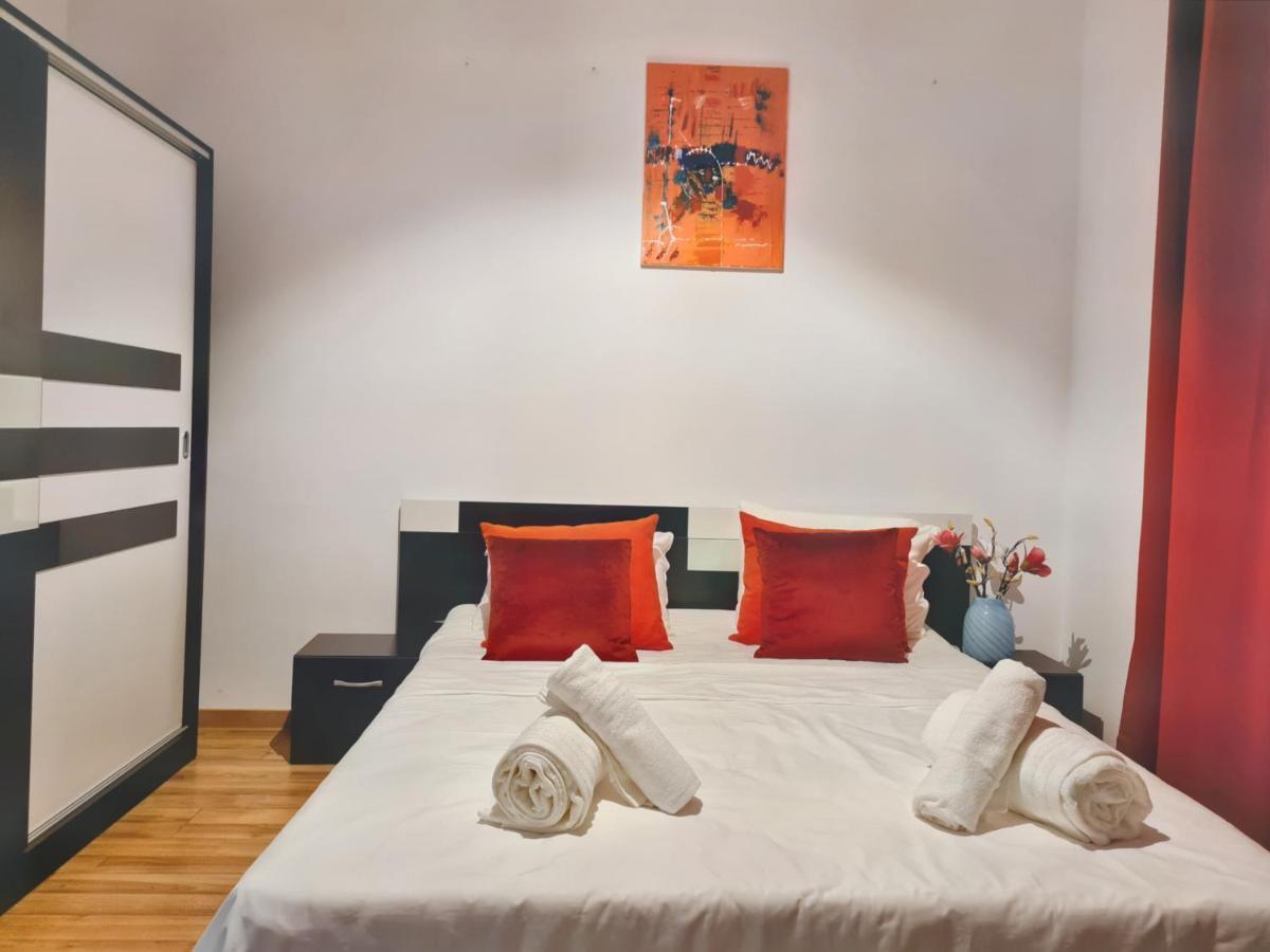 Ultracentral 5* Boutique Hotel Style Apartment. Brand New. 2 Rooms. Spacious. Free Parking Cluj Napoca Bagian luar foto