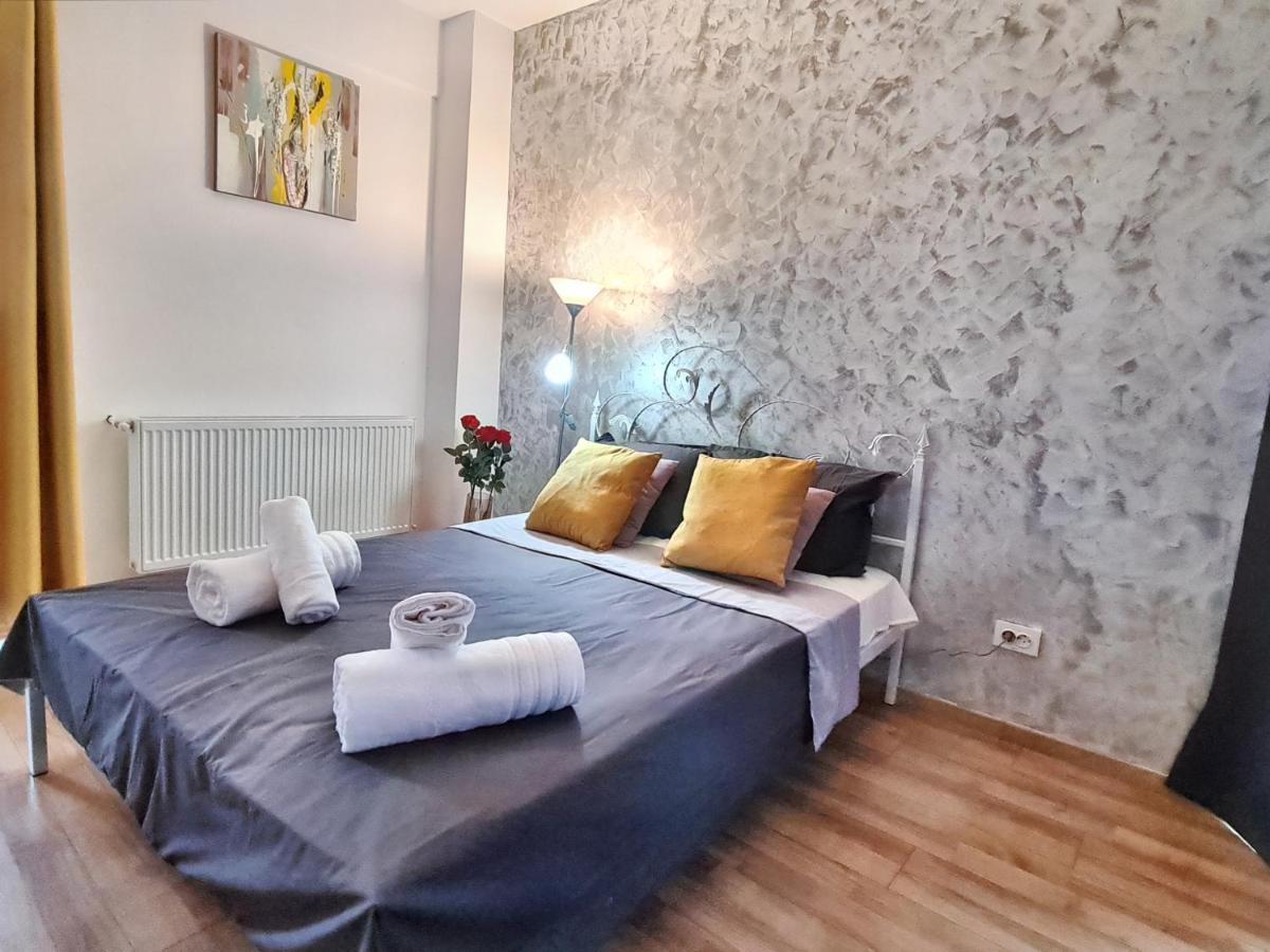 Ultracentral 5* Boutique Hotel Style Apartment. Brand New. 2 Rooms. Spacious. Free Parking Cluj Napoca Bagian luar foto